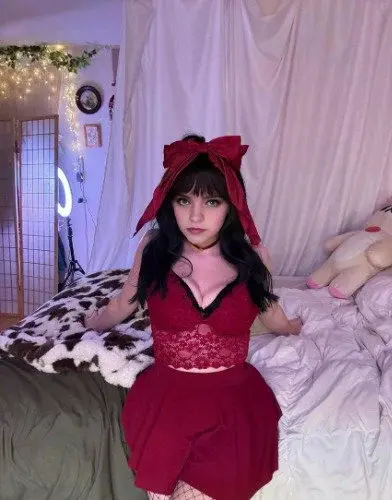Prêt à découvrir ce qui se cache derrière le costume ? Ce n'est que le début de l'aventure... 😈
#CosplayCoquin #AlterEgoSexy #FantaisieDévoilée #UncoveSecrets #CharmeMystérieux