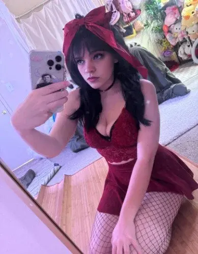 Ce soir, c'est moi qui mène la danse... et le jeu. Prêt(e) à suivre mes règles ? 😉
#CosplaySensuel #JeuDeRôlesIntime #DominationLudique #UncoveDésirs #RegardEnflammé