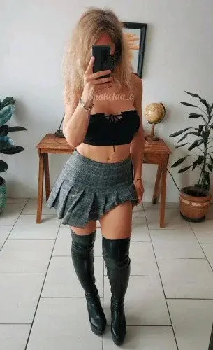✨️👢😍 Je deviens encore plus craquante quand tu t’abonnes 😏💋