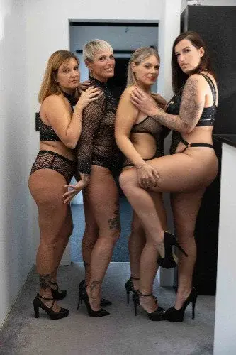 Viens nous découvrir entres coquines 🔥