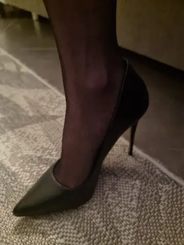 Quoi de plus beau qu'une femme en talons... oui ou non? Venez me le dire en privé... 