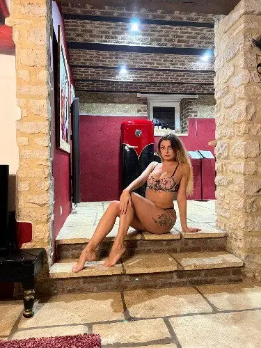viens jouer avec moi 🔞