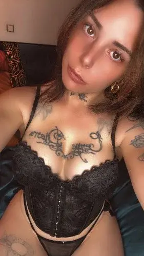 Corset noir hmm