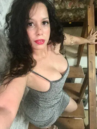 Este verano viene caliente 🥵🔥 a mis suscriptores les estoy preparando un contenido especial 💖🌸💋