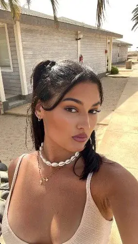 Je vous attend sur Instagram 💋mes chérie = Camille.czt hésiter pour des demandes sur d’autre plateforme privé ( Mym) 😏☺️