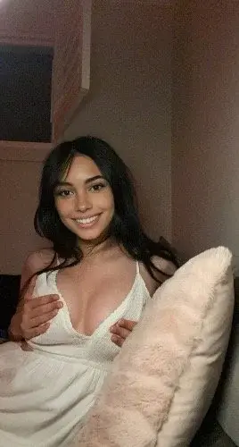 Ça ne te dérange pas si je me caresse les tétons pendant nos discussions ?🥰🍒