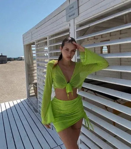 Hey mes loulous 😘, aujourd'hui sortie plage 🏖️ pour faire bronzer mon petit cul 🍑🌞