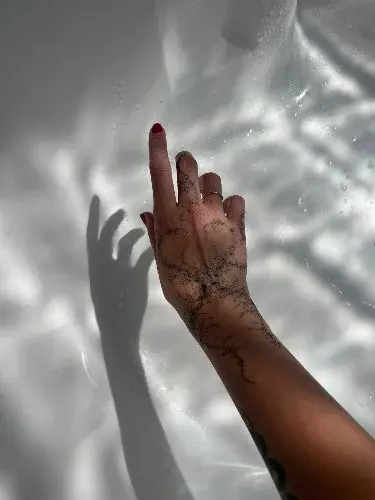 Moi les mains ça m’excite j’ai l’impression d’être la seule, vous avez des kinks un atypiques vous aussi ?