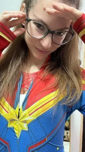 si je te dit que ca fait genre presque 10 jours que je n ai rien fait ,qu en ce moment j ai le feu...et que je suis prête a tout dans mes messages privés ! tu me crois ? parce que tu devrais !🤤🤤