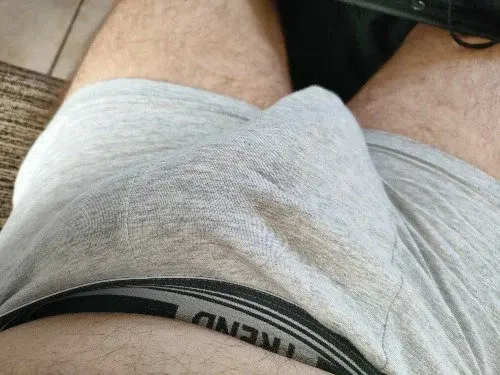 Je bande sous le caleçon 
