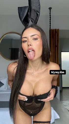 Une vidéo dans cette tenue te donne envie ?