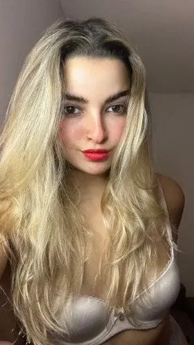 Juste là pour te rappeler que le charme ne se démode jamais. 😉💖