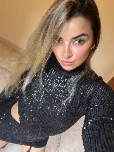Attention... je suis bien plus qu’un joli visage. Tu veux le découvrir ? 😏🔥