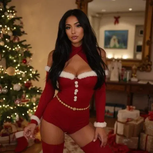 Santa Claus, I swear i was a good girl this years ☃️❄️