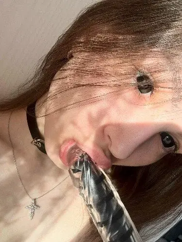 Et la toi dans ma bouche ? :P Abonne toi pour voir en privé