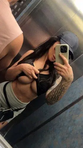 Abonne-toi pour voir sans le haut 🤪
