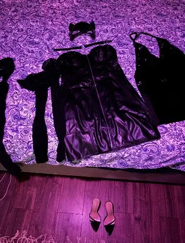 Ma tenue du soir pour l’accueil de plusieurs hommes bien excités 🤤🥵