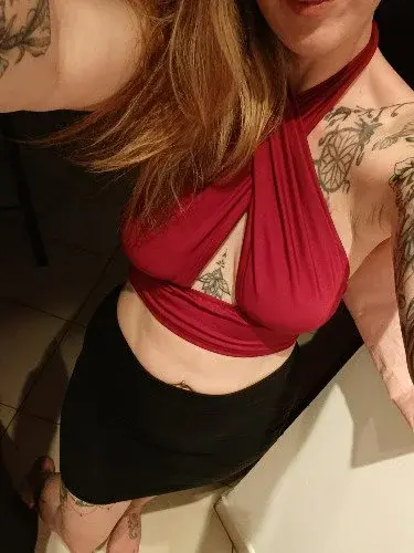En vacances sans mon homme et voici le genre de tenue que je porte le soir pour sortir 🔥 . Est il besoin d'en dire plus ?😉