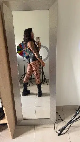 La tenue que j’avais hier pour sortir pour le closing de l’Arena, tu valides ?