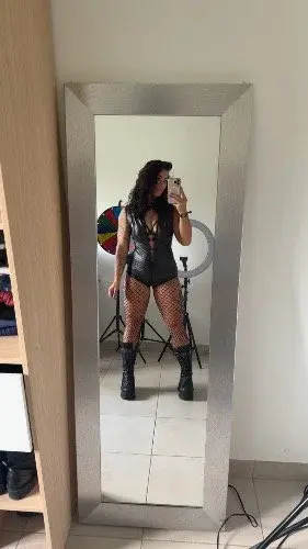 La tenue que j’avais hier pour sortir pour le closing de l’Arena, tu valides ?