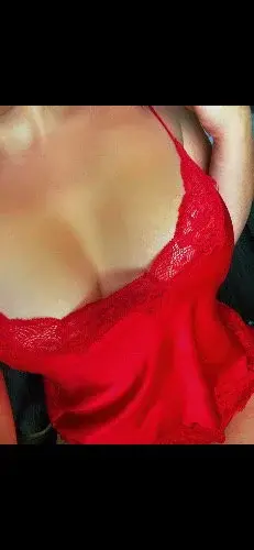 Je suis d’humeur coquine demande moi ce que tu souhaites 😏