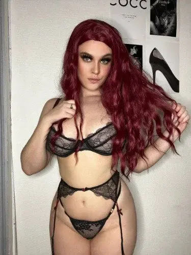 Je joue avec mes cheveux, mais avoue… c’est pas eux que tu rêves de toucher 😈
Alors, tu veux que je les laisse glisser plus bas ? 💦
