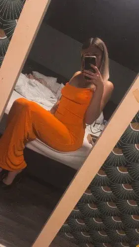 Leak & nude MYM — leapolona : « Coucou les chérie 😏 » (Uncove)