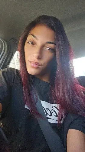 Quand la lumiere caresse mes cheveux, elle reveille le feu en moi