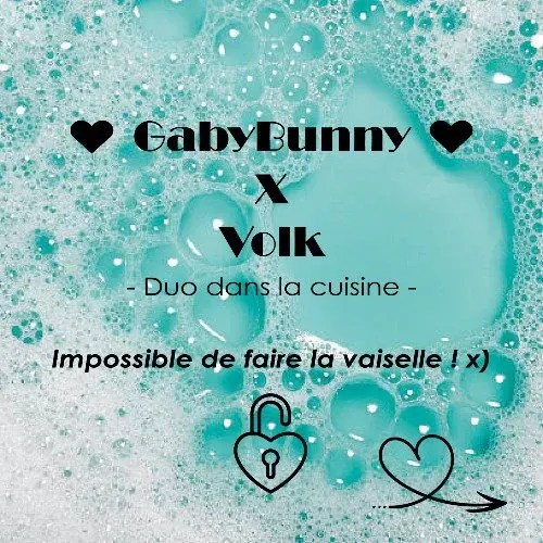 Impossible de faire la vaisselle tranquille avec lui dans les parages ! 🥵