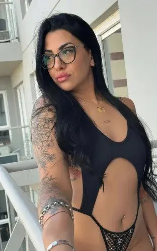 Regarde comme je t’attends… toute chaude, toute prête juste pour toi. Approche… viens me prendre maintenant 😈🔥

Abo grauit