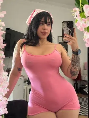 Tu aimes la couleur rose ? 🤭🤭🫦

Rejoins moi en privé l'abonnement est gratuit 🔥
