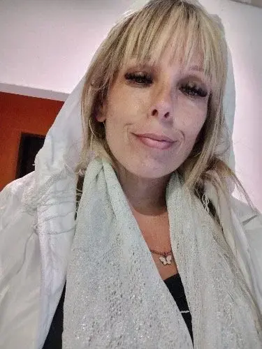 Masseuse professionnelle… et mes mains savent faire bien plus que détendre.
Curieux ? Viens me parler en privé 😈