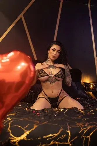 Cette année, le cadeau… c’est moi. Joyeuse Saint Valentin.