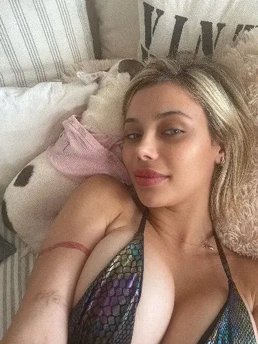 Petit coucou avec mon abonnement gratuit  👅😅