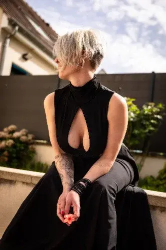 Plus de 457 medias gratuits et plus de 1200 excusifs alors qu'attends tu pour suivre ma page ? 😉