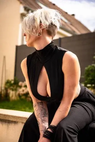 Plus de 457 medias gratuits et plus de 1200 excusifs alors qu'attends tu pour suivre ma page ? 😉