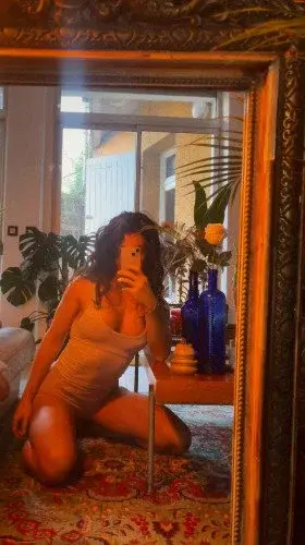 Je me sens observée… et j’aime beaucoup ça 😏