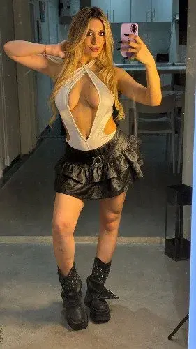 Je ne suis pas si timide que ça. DM moi pour voir 😋, c'est FREE
