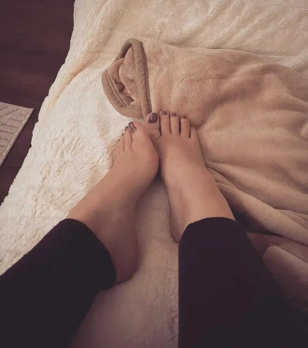 Leak & nude 1 — Milahandfeet