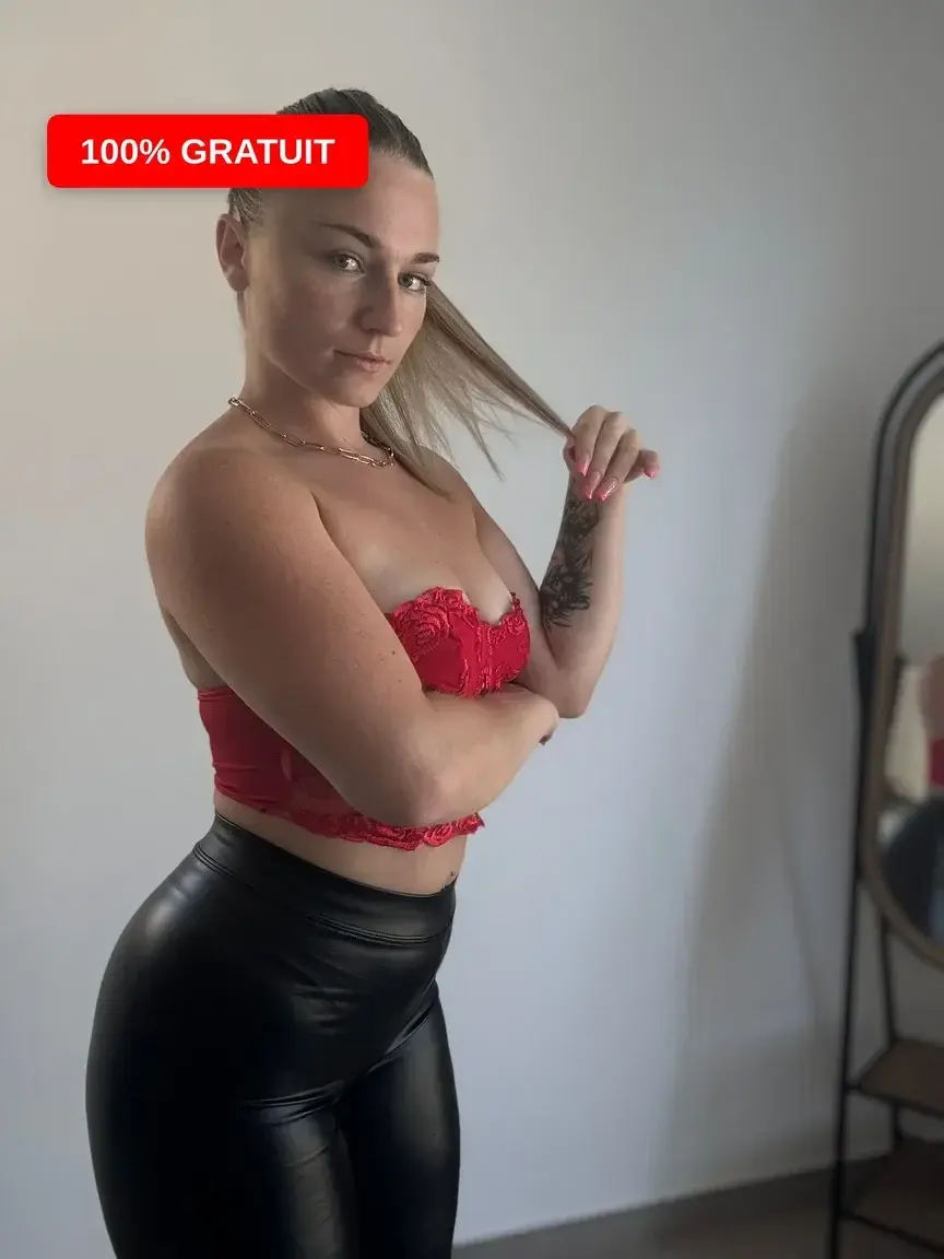 J’aime le cuir et le latex, et les talons. Écris-moi si t’aimes ça. 👠