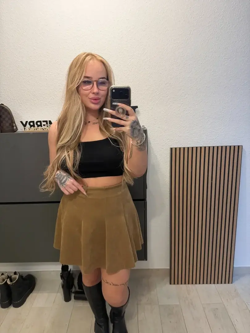 Würdest du mal gerne unter den Rock schauen? 👀