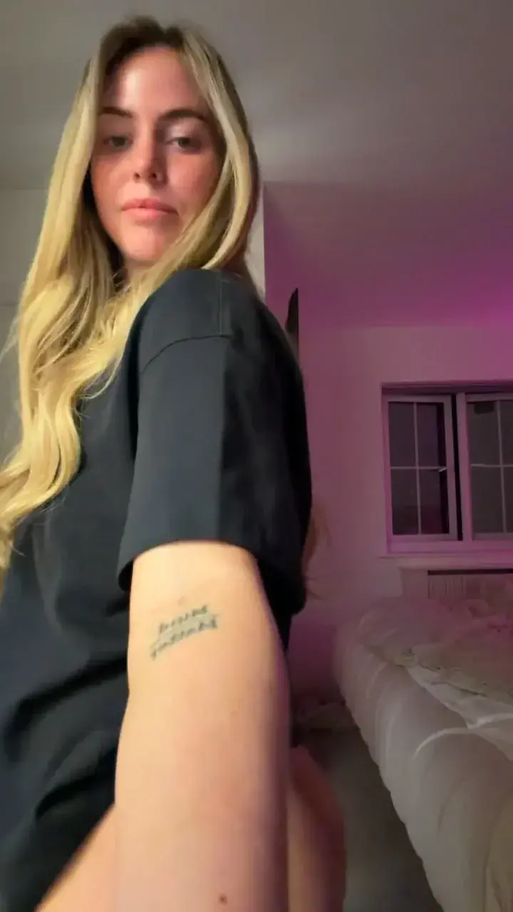 Leak & nude MYM — Lenajns : « j’ai envie d’être une coquine aujourd’hui 😜 » (MYM)