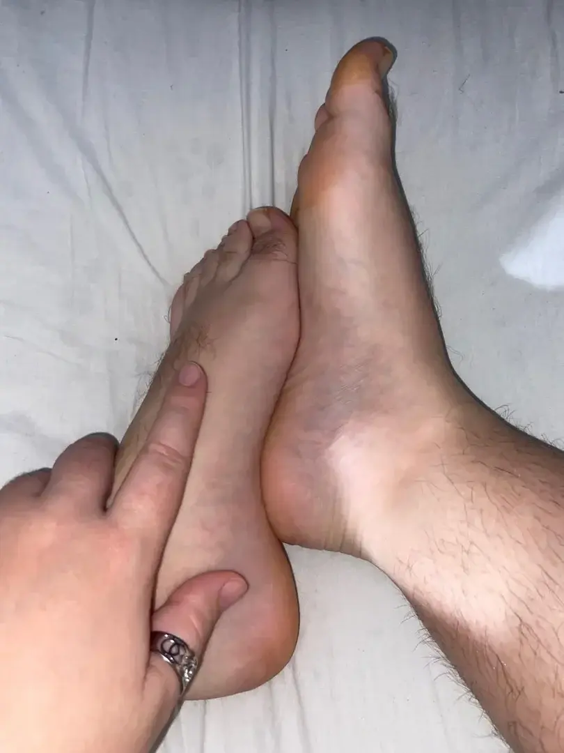 Leak & nude MYM — Licorn_n_co : « Une nouvelle semaine démarre en douceur.Abonnes toi 😘 et partage avec moi tes fantasmes fétichistes 🦶 » (MYM)