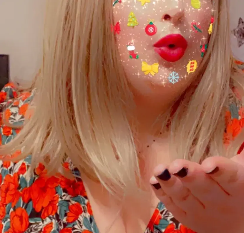 Bonne année à tous 😘 bientôt vous pourrez me retrouver en live 😘