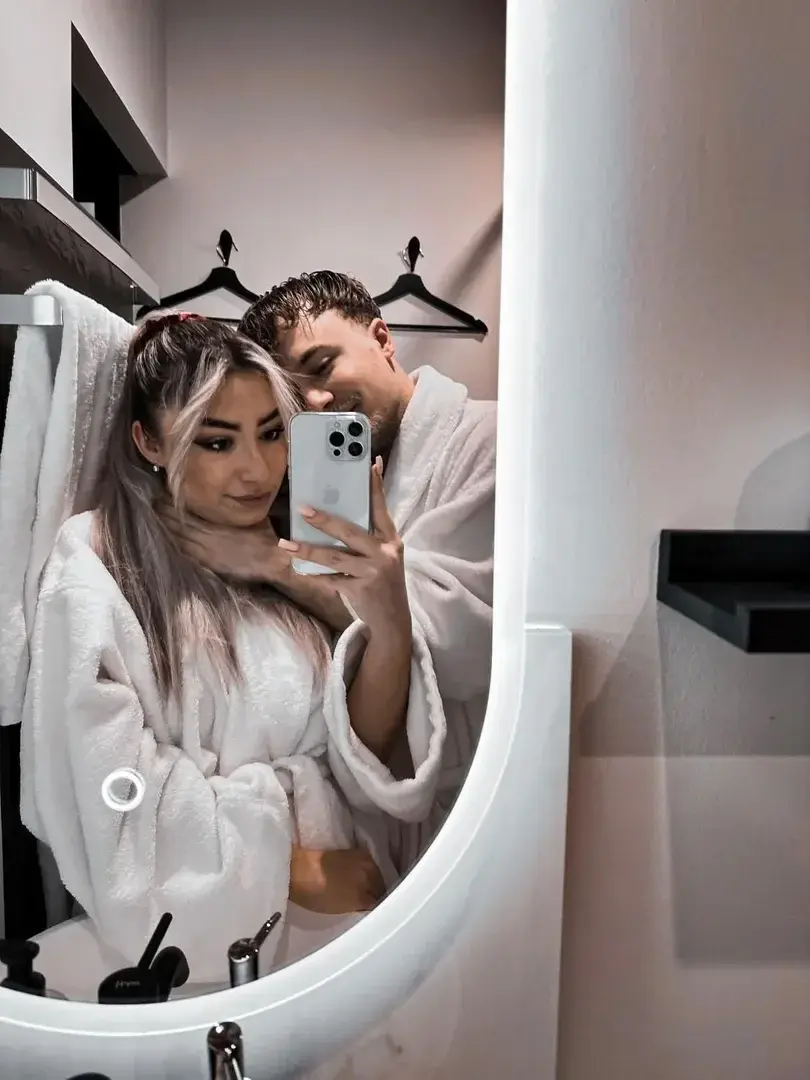 Leak & nude 1 — Monsieur_madame_