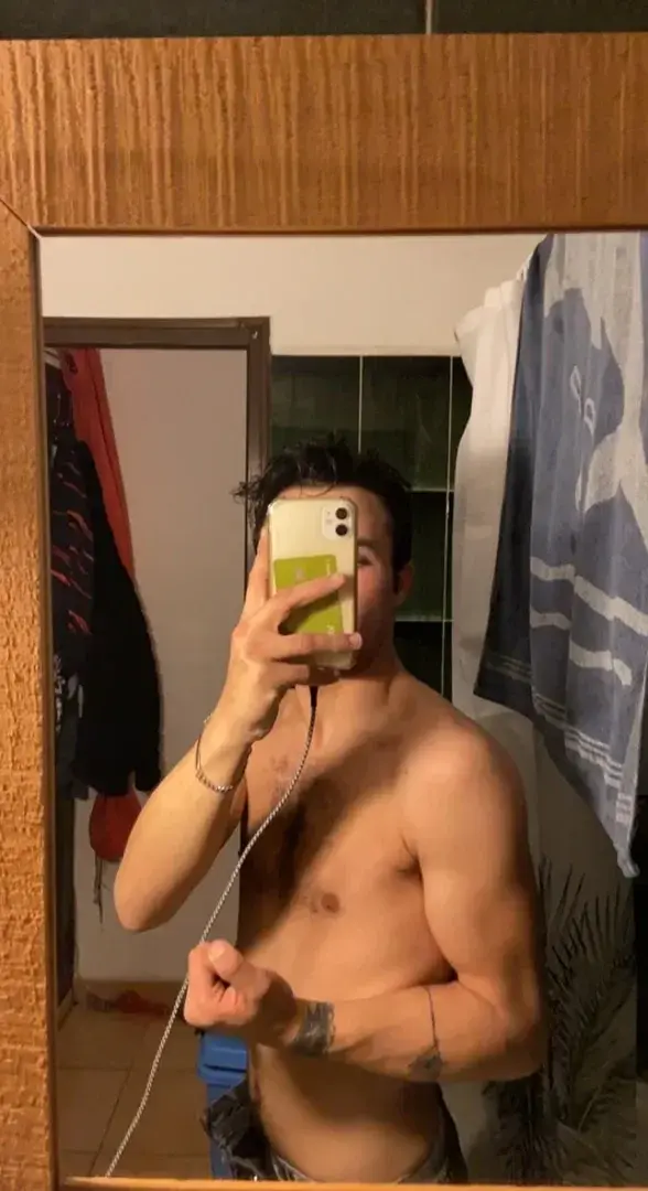 Leak & nude 1 — Redfeet3