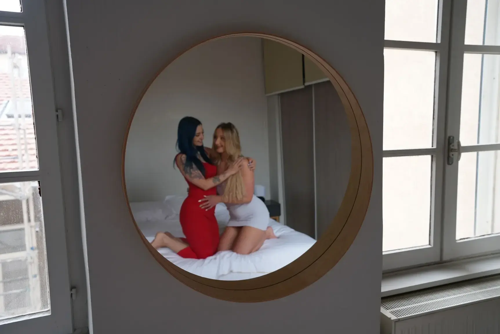Tu nous espionnes? 😏Rejoins moi avec le code KHALAHOTEL pour découvrir tout mon univers 💙