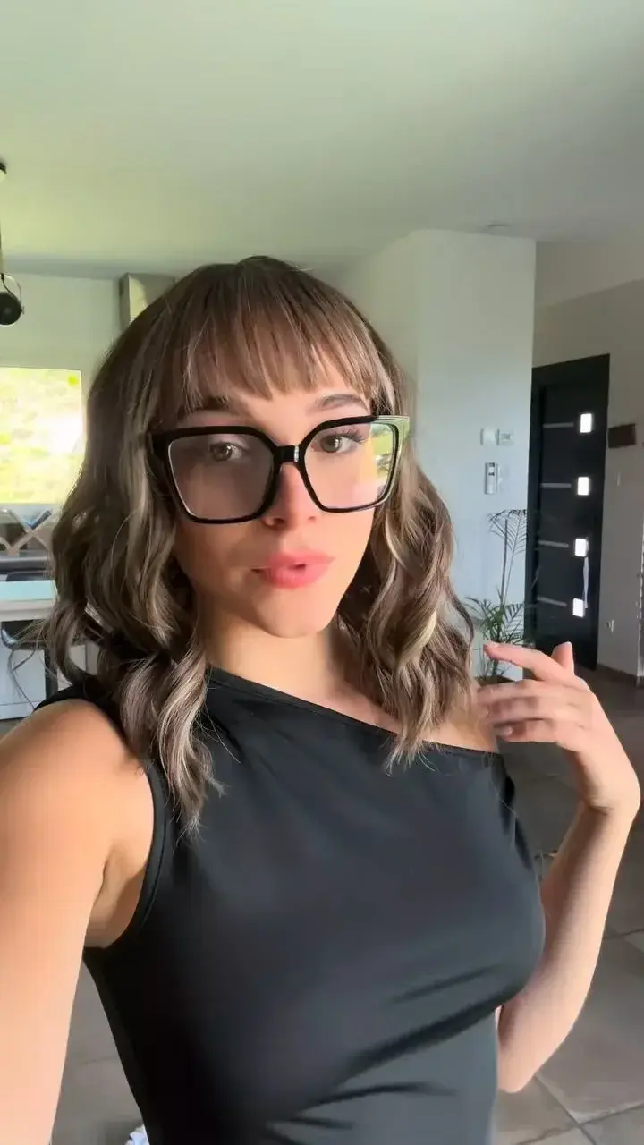 Leak & nude MYM — Cutylina : « je suis en ligne viens discuter 🥰 » (MYM)