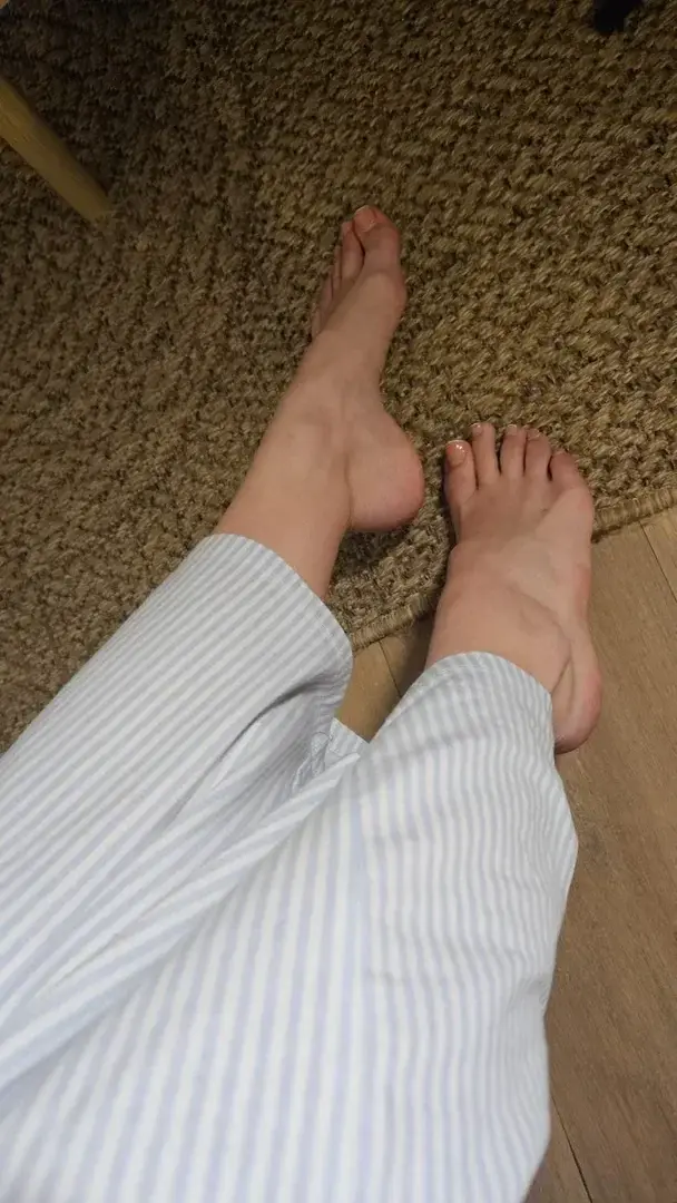 Leak & nude MYM — Frenchfeet39 : « Tu aimes ma pédicure ? Tu aimerais jouir sur mes pieds ? 💦 » (MYM)