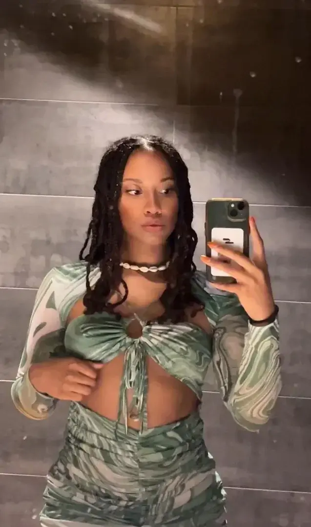 Leak & nude 2 — Koffeebrown